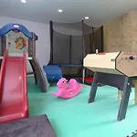 La Ferme De Maisons Specialisees Pour Les Familles Avec Jeunes Enfants Longues-sur-Mer