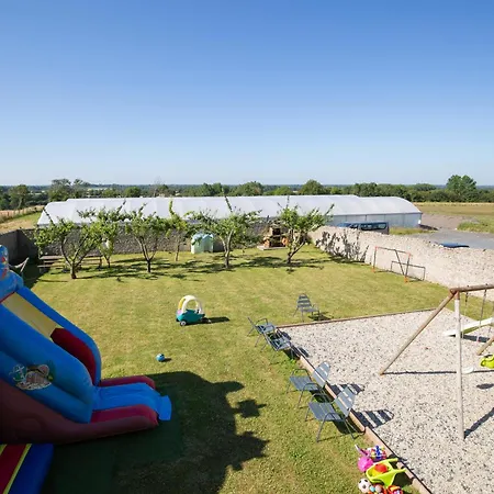 La Ferme De Maisons Specialisees Pour Les Familles Avec Jeunes Enfants Nyaraló